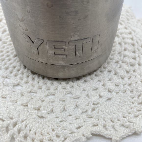 Yeti Stainless Steel Beverage Bottle Travel - Picture 2 of 6